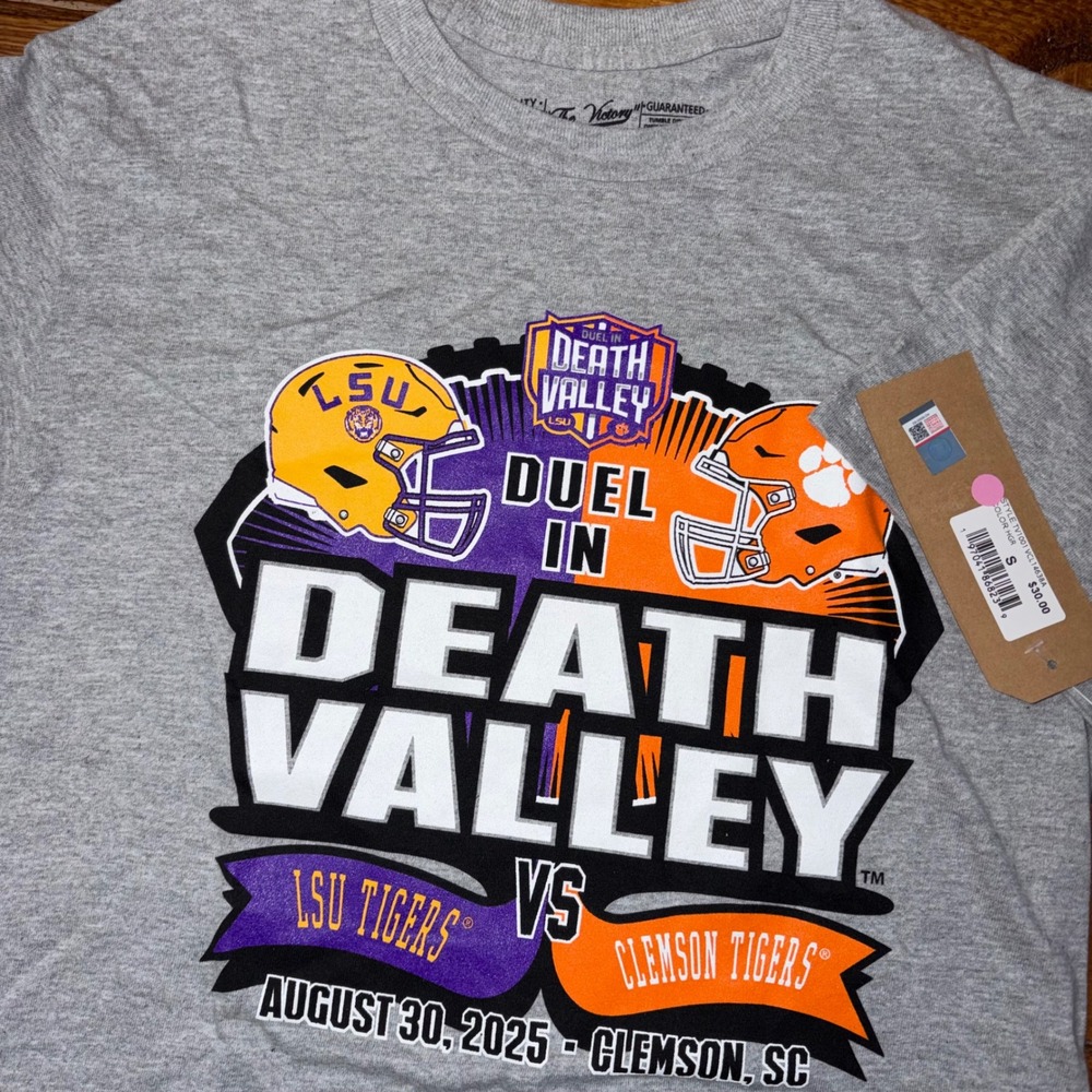 The Victory T-Shirt Mens Small Gray LSU vs Clemson Duel in Death Valley 2025 NEW